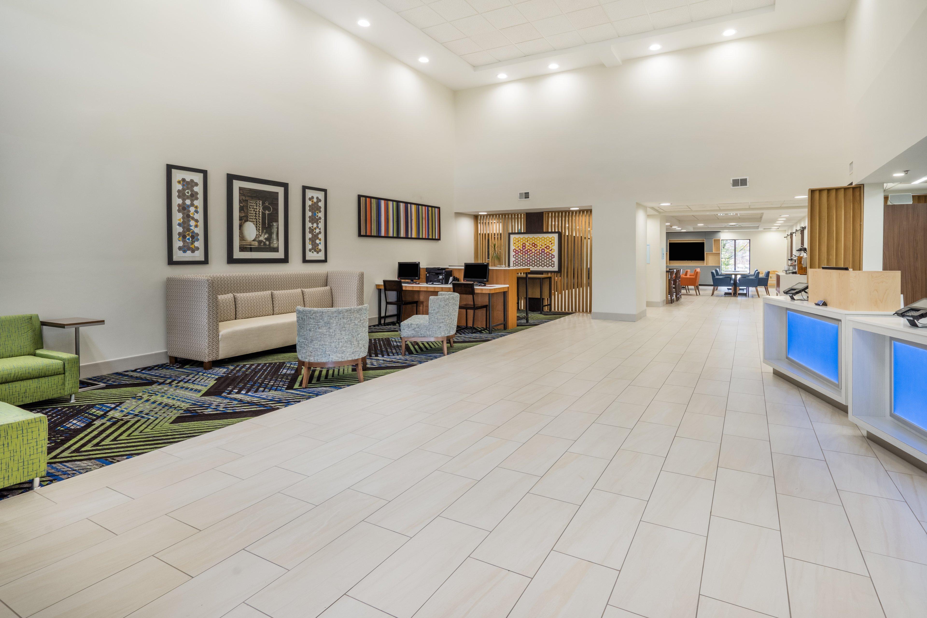 Express & East By Ihg Hotel